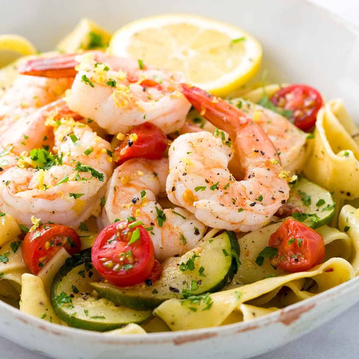 Master Shrimp Pasta Sides: Quick Salads, Roasted Veggies & Pro Tips